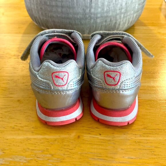 PUMA Girls' Vista Glitz Hook and Loop Sneaker, Silver-Calypso Coral White - Picture 6 of 7